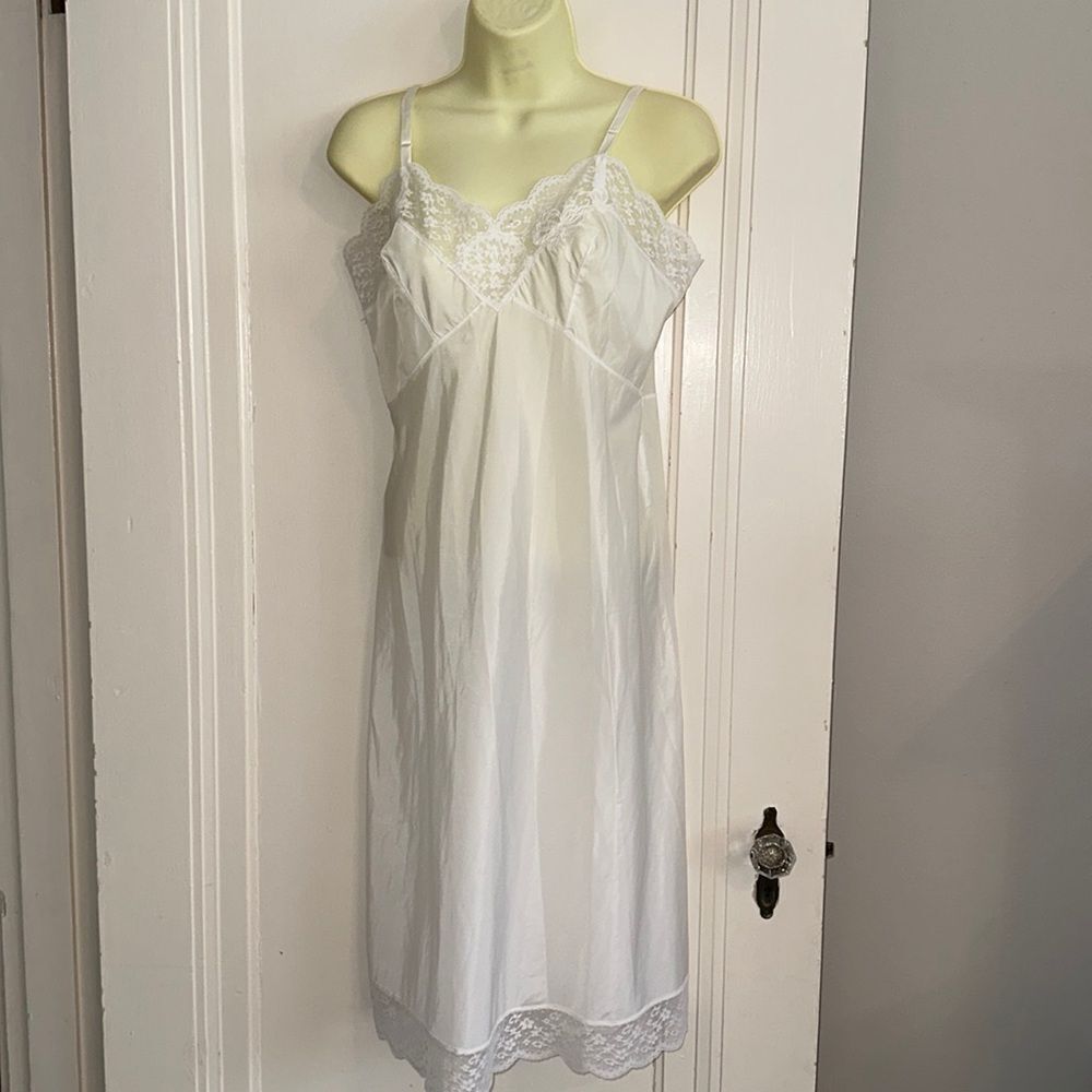 Vintage Corhan Noumair white nylon‎ full slip with lace neckline & hem
